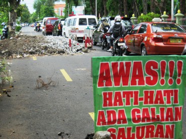 jalan-rusak-370x277